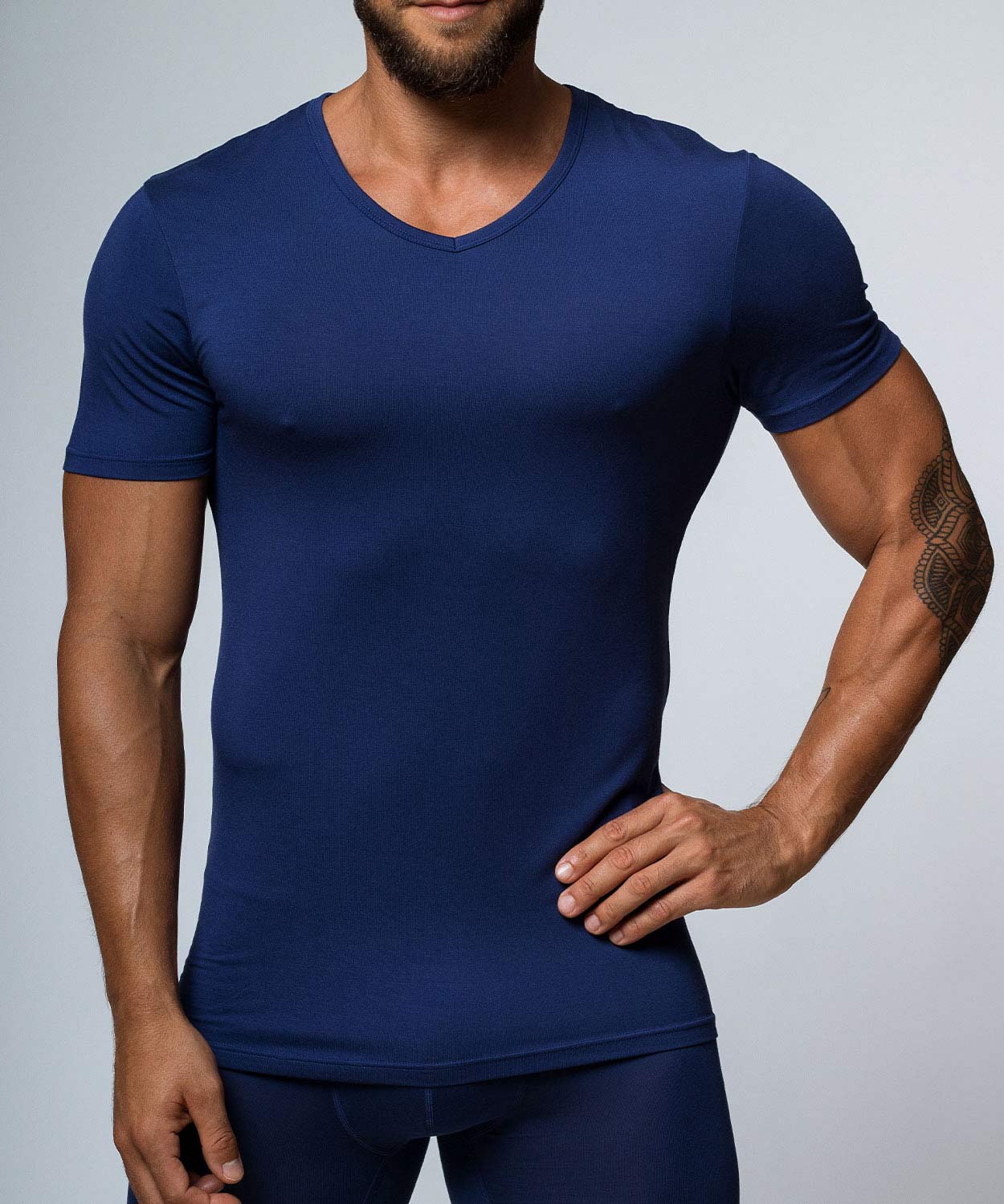 T-Shirt V Neck - Essentials